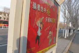 公交車站候車亭玻璃（lí）碎裂令人擔憂
