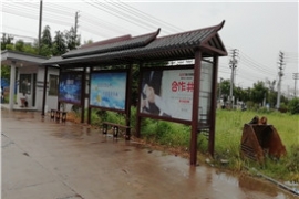 公交候車亭“亮麗（lì）的風景線”