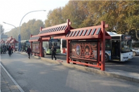 仿古候車亭設計獨特更吸引人