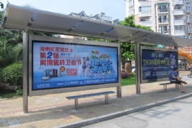 不鏽鋼公交（jiāo）候車亭具有很強的（de）耐腐蝕性能